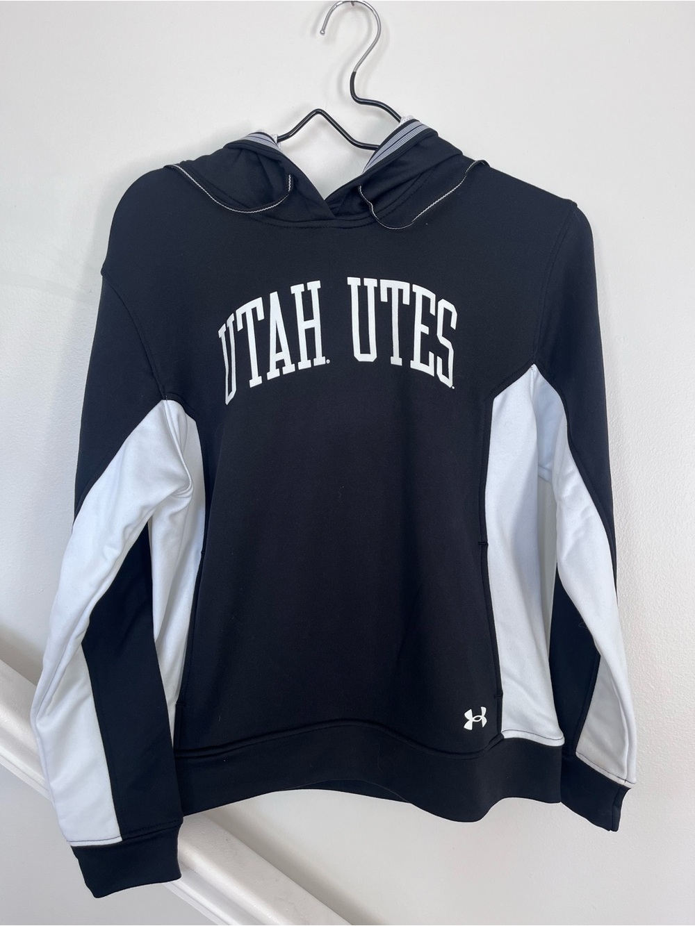 Under Armour Utah Utes Black & White Hoodie Pullover | Medium